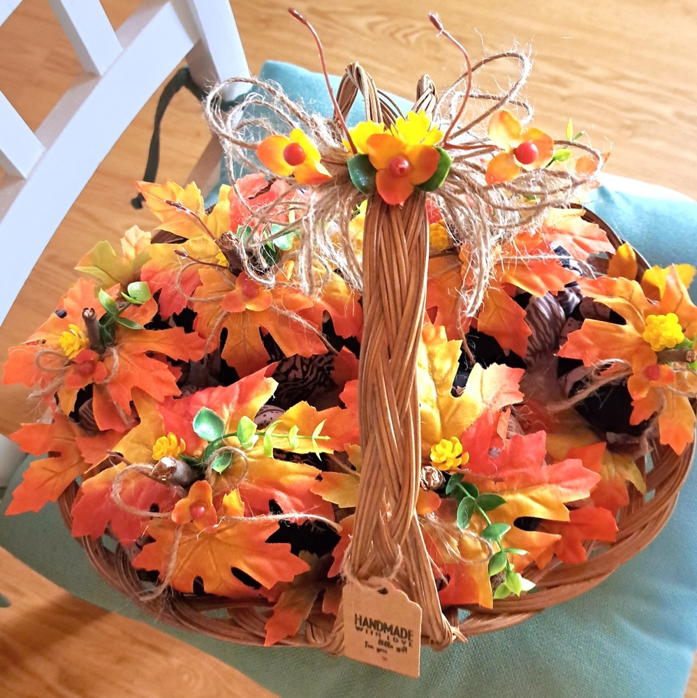 Beautiful Fall basket 11" wide filled with pretty pumpkins 🎃